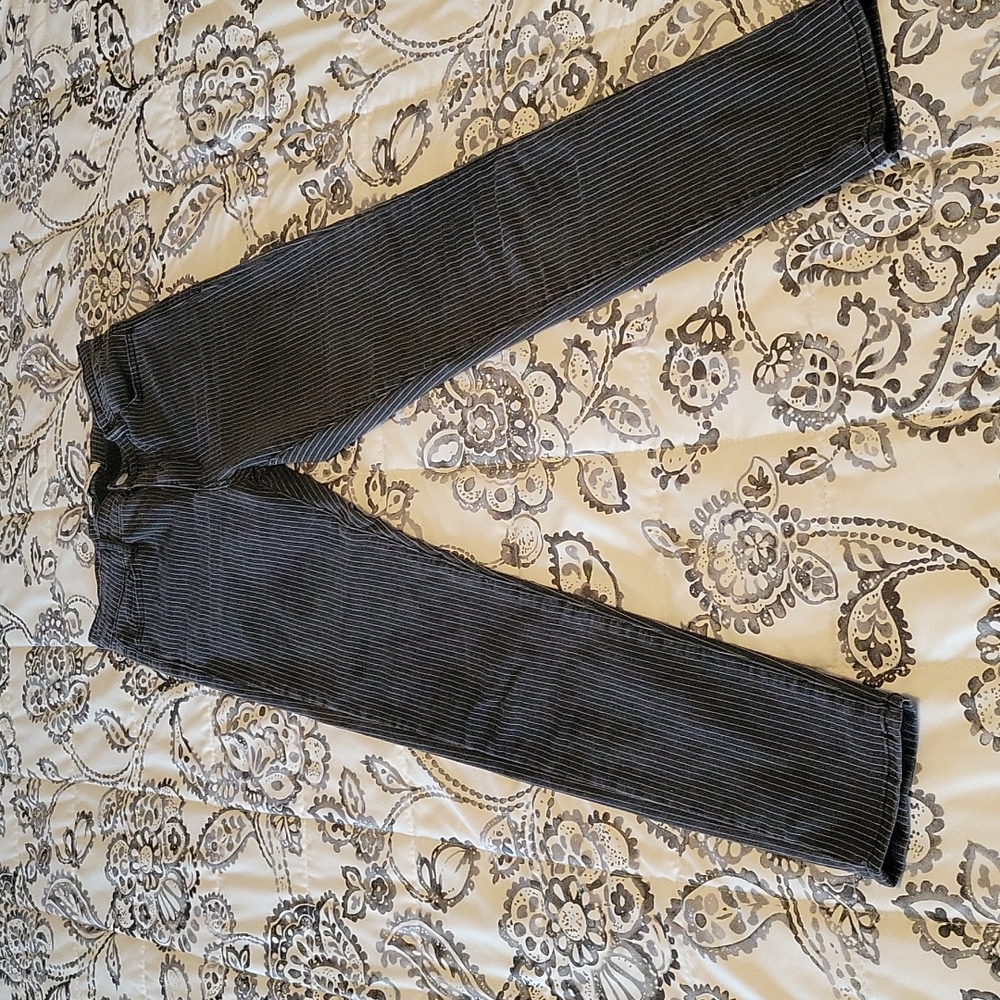 White stripes black pants